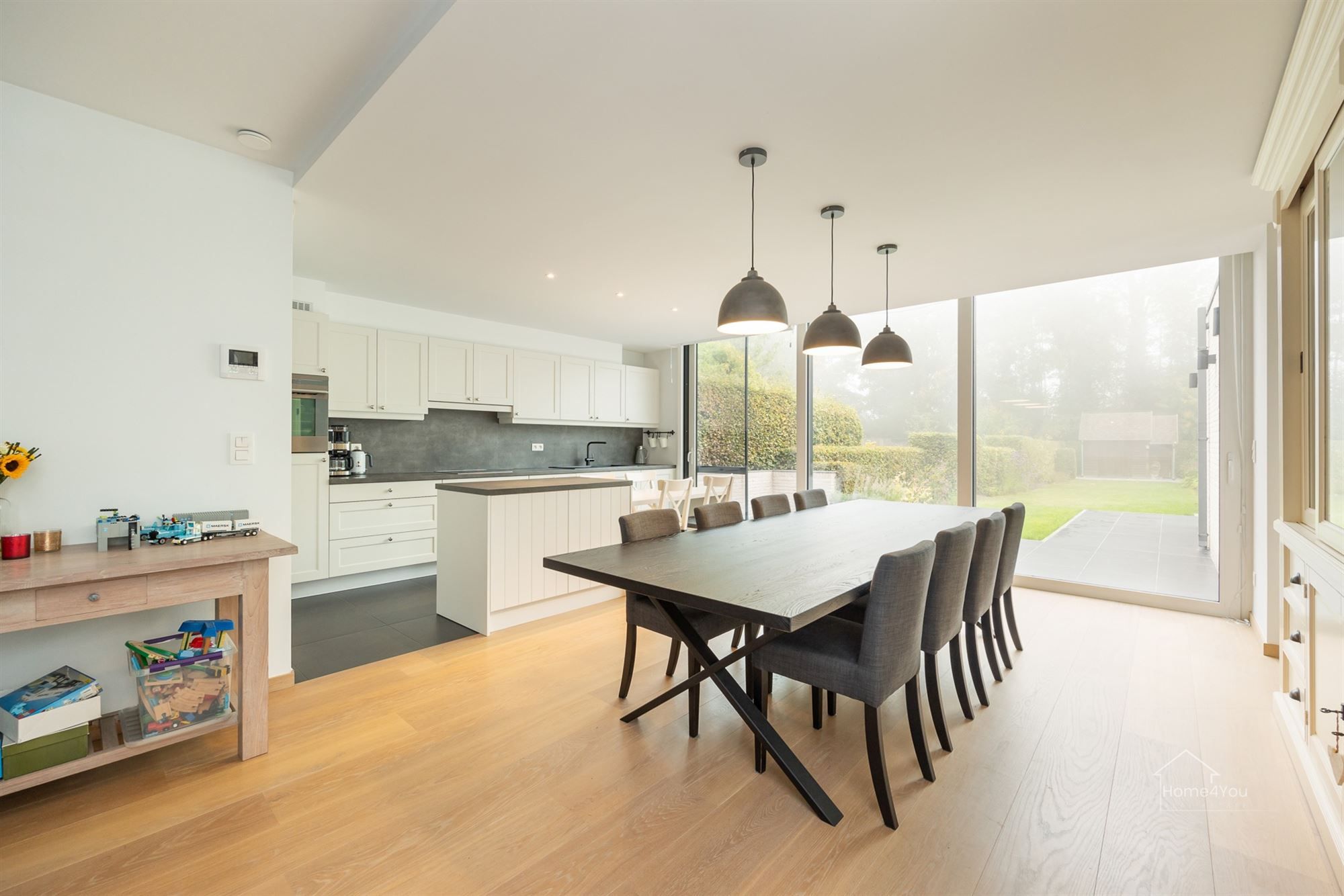 Instapklare gezinswoning met 4 slaapkamers en tuin foto {{pictureIndex}}