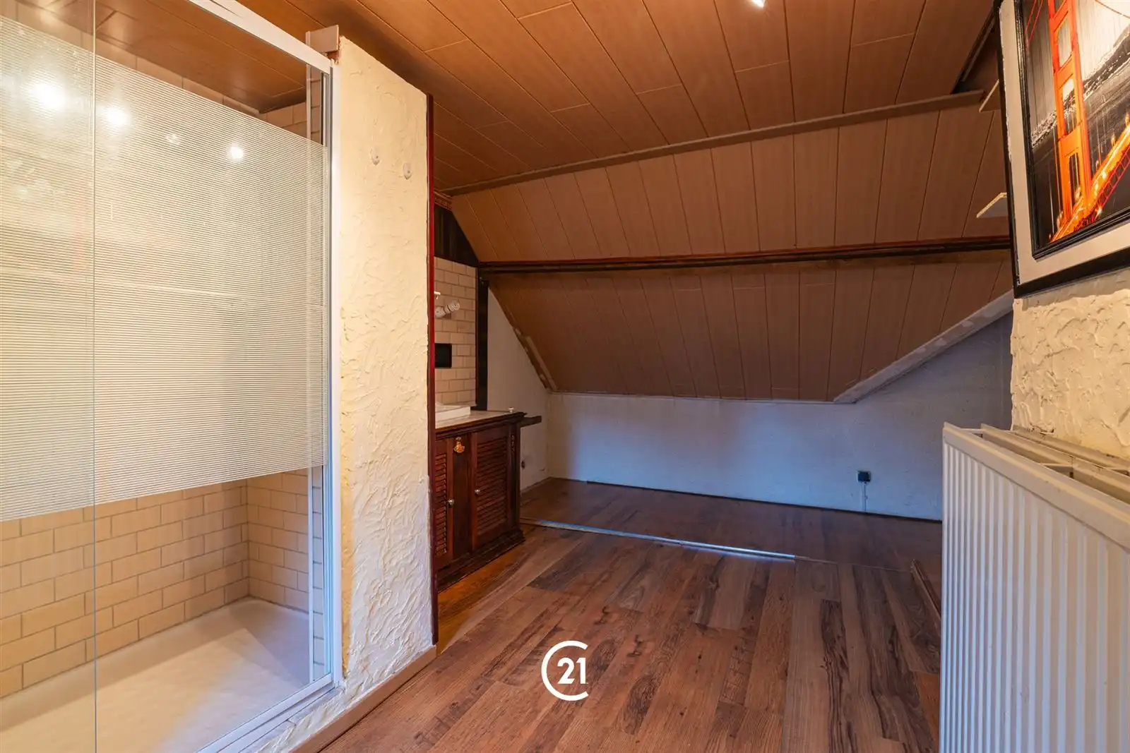 Een ruime woning met karakter, tuin, garage op een interessante locatie.  foto 21