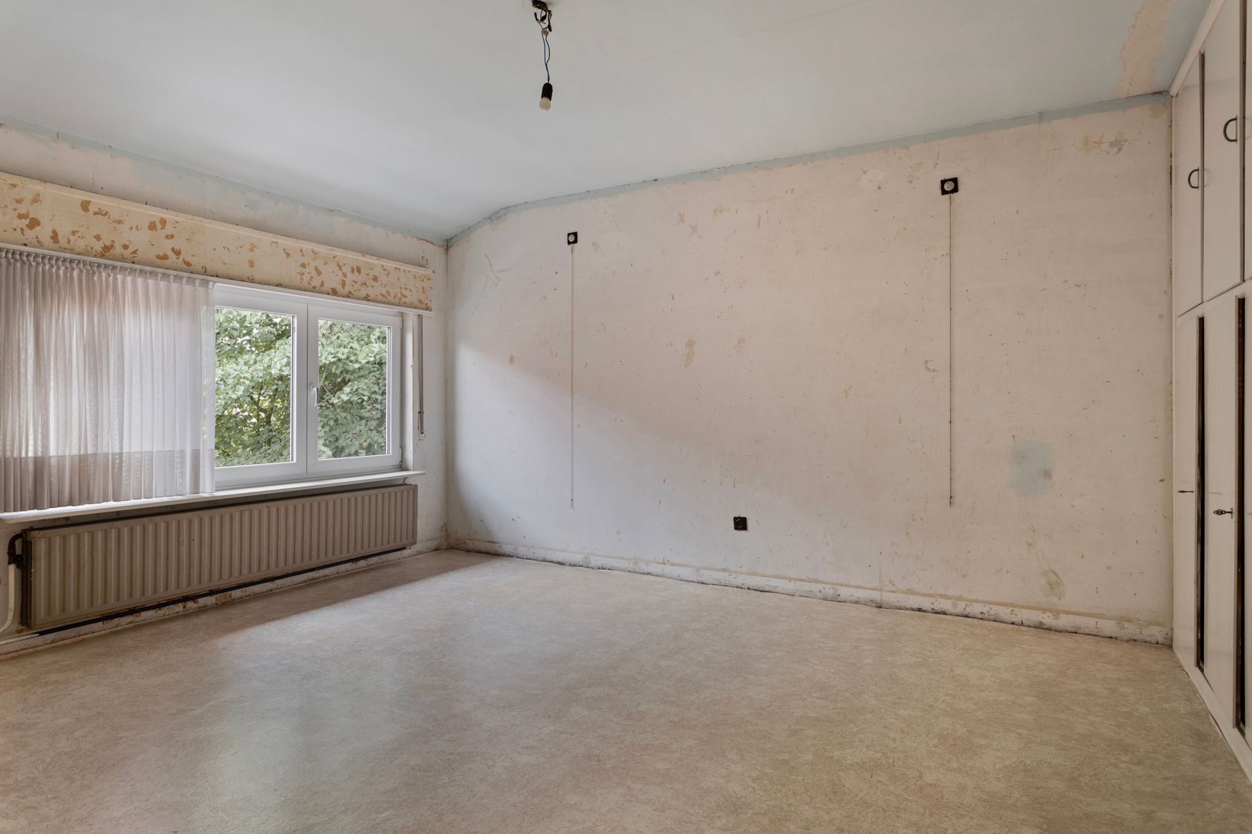 Te renoveren hoeve met authentieke schuur en stallen foto 18
