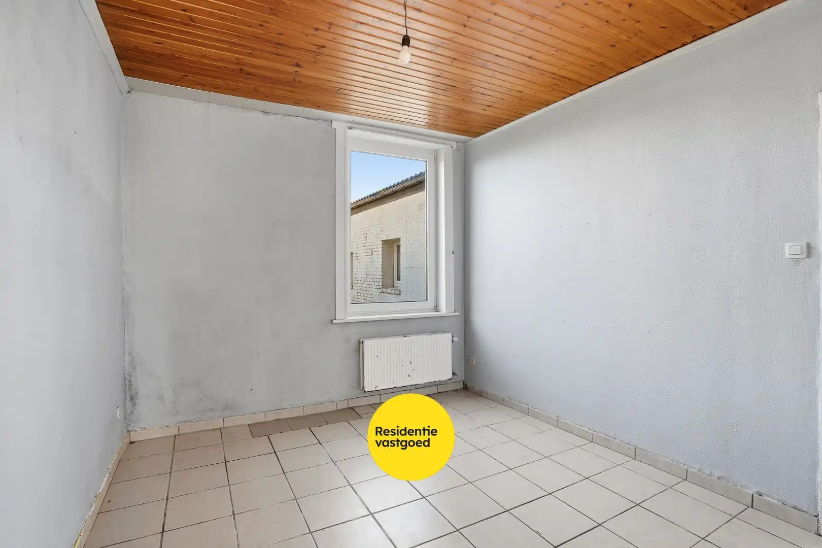 Te renoveren hoekwoning met 3 slaapkamers, tuin en centrale ligging in Ichtegem foto 9