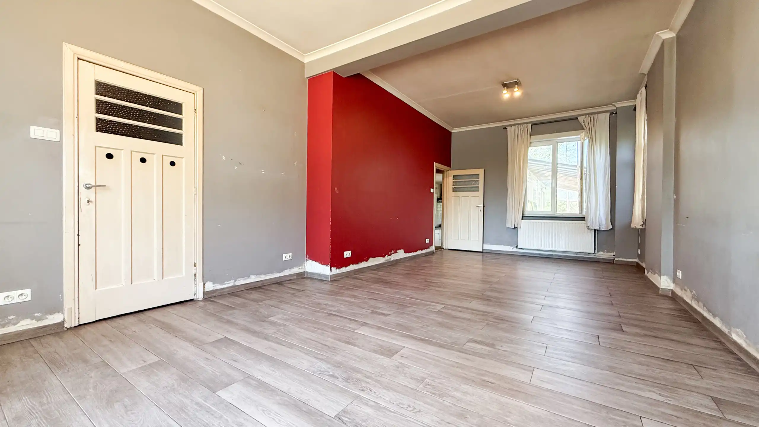 Te renoveren woning met 3 slpkms op ruim perceel van 8a58ca! foto 3