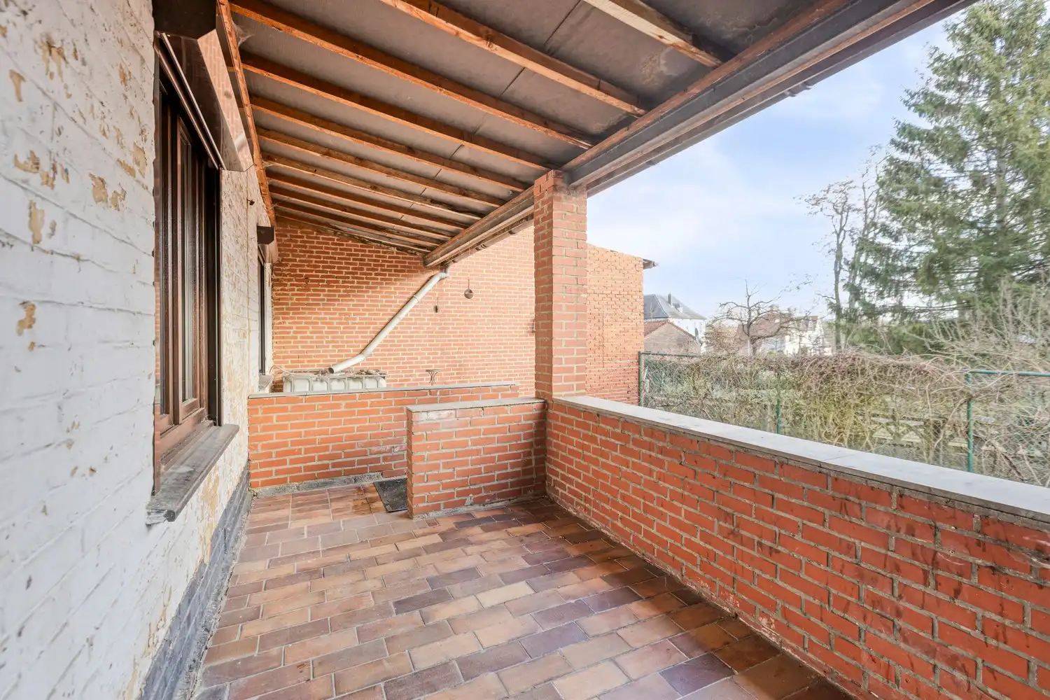 Te renoveren rijwoning met veel potentieel in hartje Genk foto 29