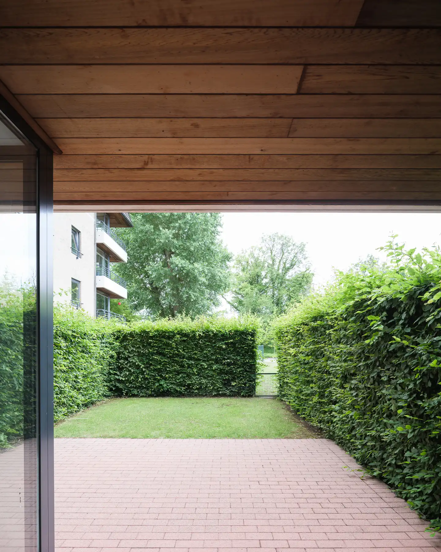 Lichtrijk appartement met privétuin foto 7