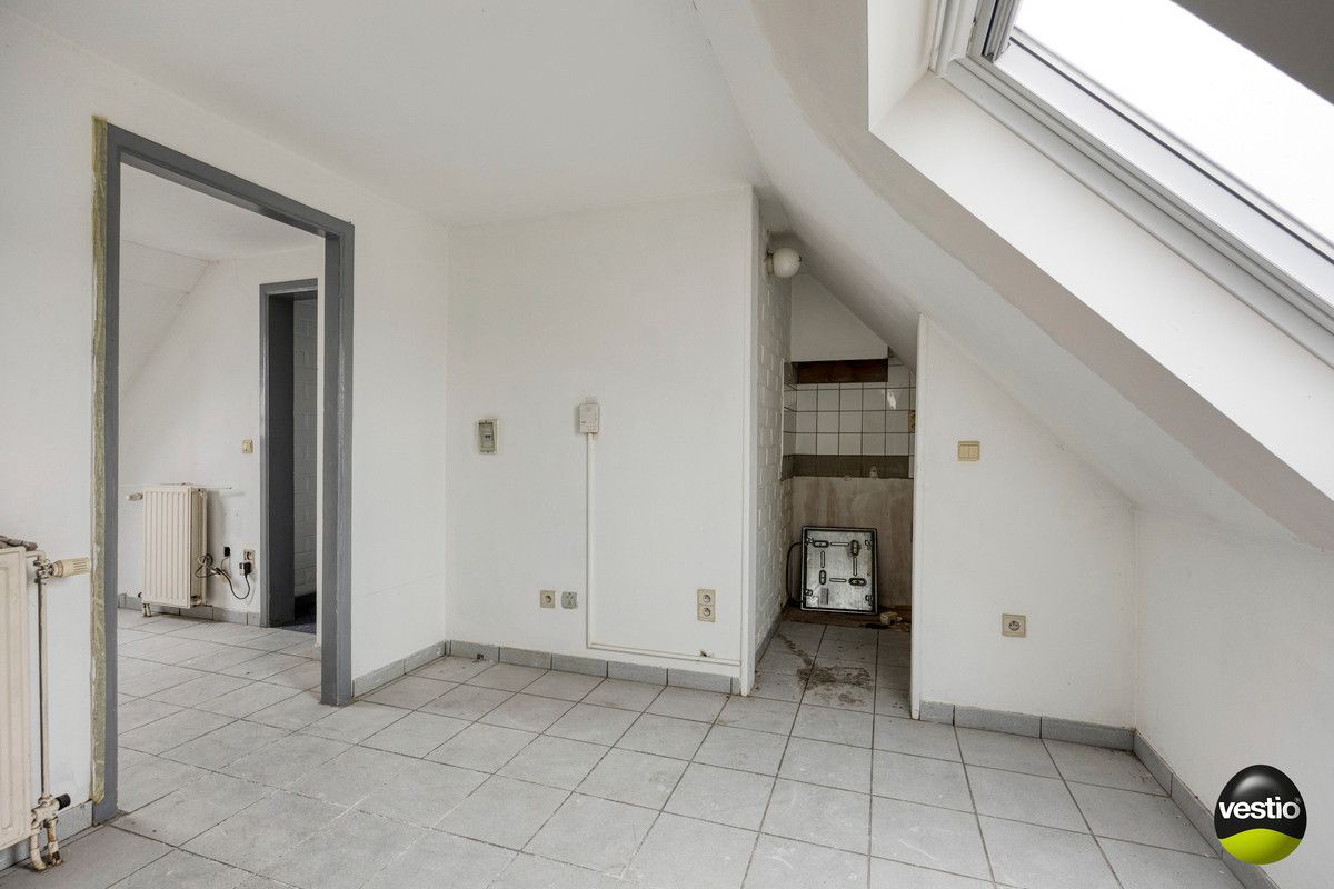 COMPLEX BESTAANDE UIT 14 TE RENOVEREN STUDIO'S MET UITBREIDINGSMOGELIJKHEDEN TE VELDWEZELT. foto 25