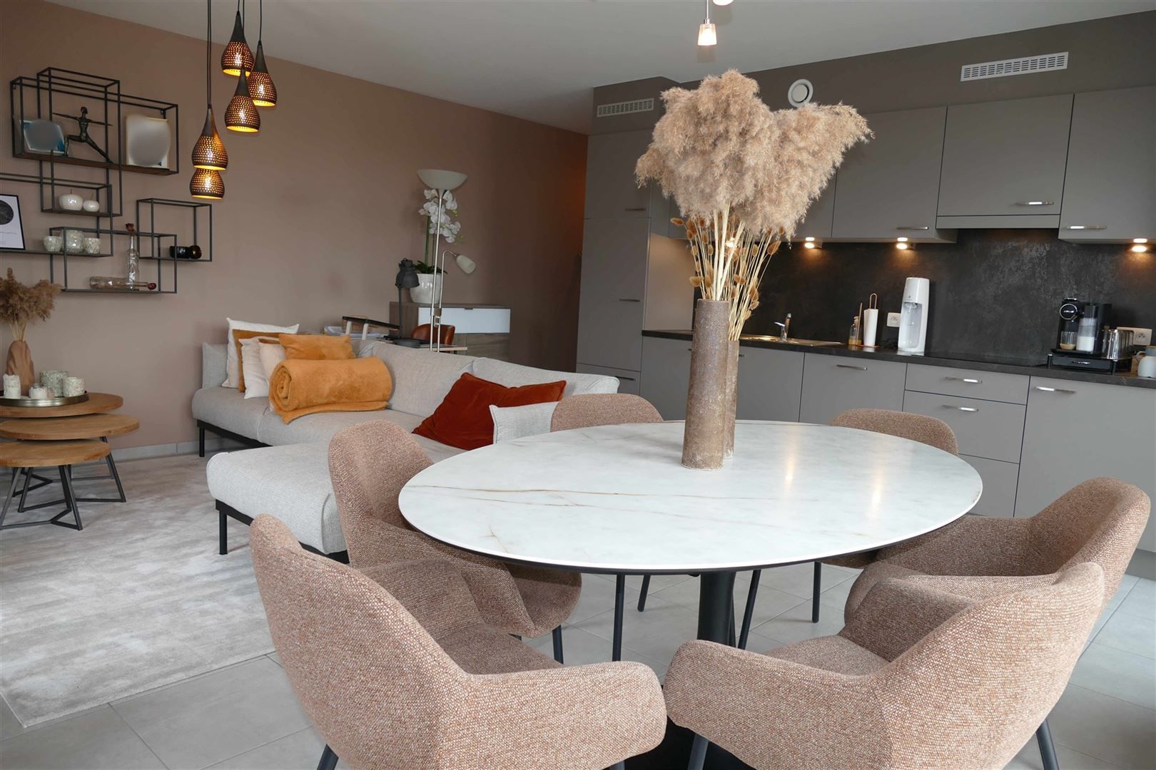 Modern 1-Slaapkamer Appartement in Sint-Niklaas foto 4