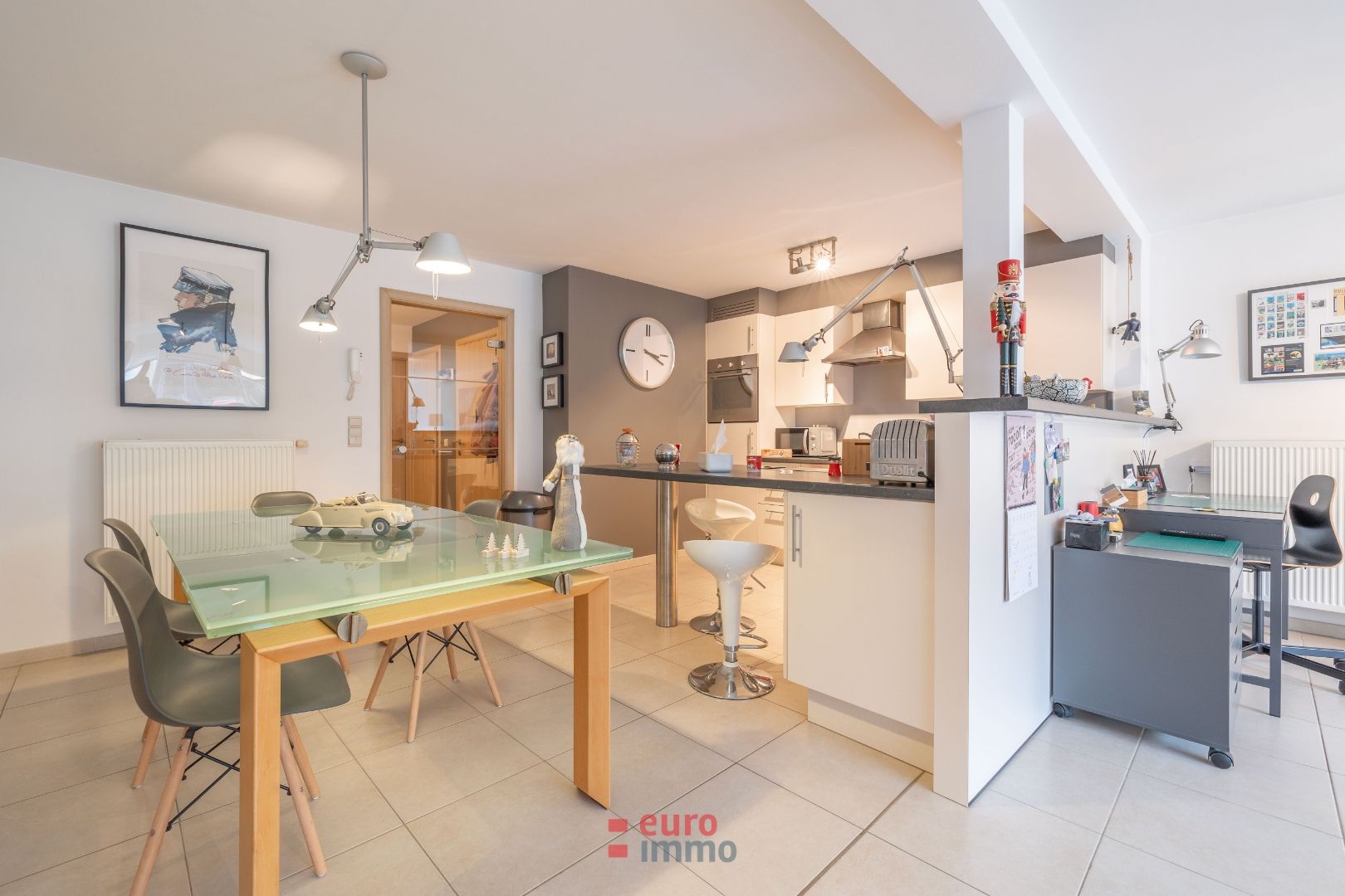 Zéér ruim appartement met 2 volwaardige slaapkamers in centrum Nieuwpoort! foto {{pictureIndex}}