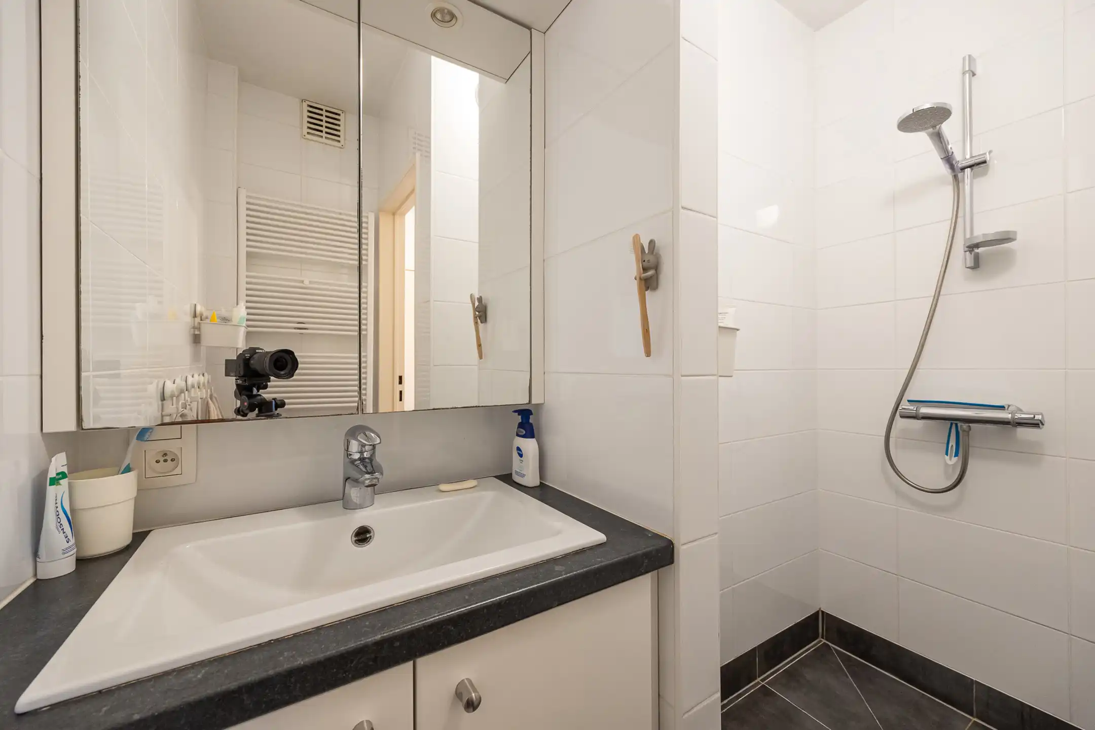 Uniek opbrengsteigendom op top locatie (3 app + 3 parkings) foto 21