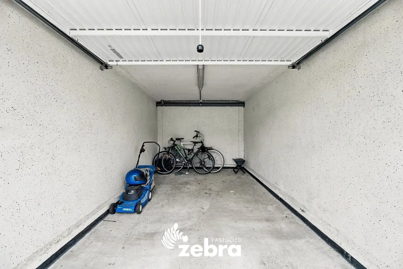 Instapklaar gelijkvloers appartement met private tuin en garage op toplocatie in Roeselare! foto 21