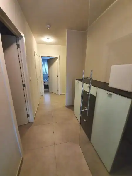 INSTAPKLAAR gelijkvloers recent appartement met privé inkom en carport foto 20