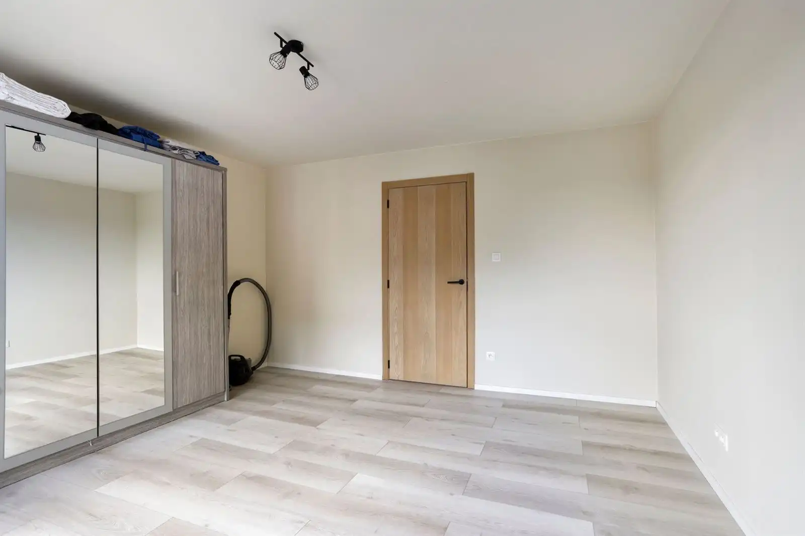 Gerenoveerde woning met 2 slaapkamers en tuin te Lembeek  foto 18