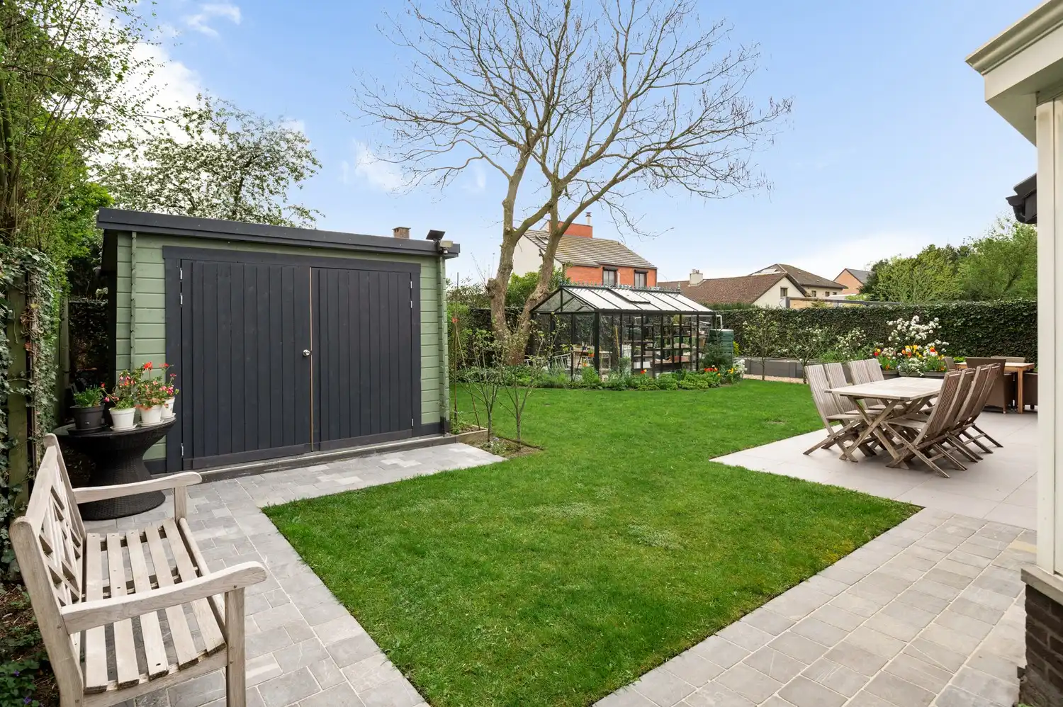 Instapklare laagbouwwoning met zonnige tuin in rustige straat te Hoevenen foto 14