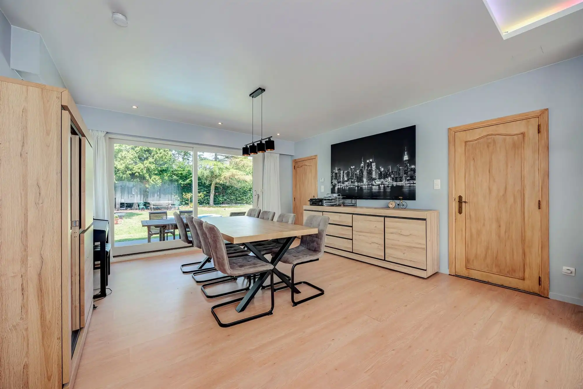 Instapklare villa met 3 slaapkamers, ruime tuin en voldoende parking op gunstige locatie! foto 7
