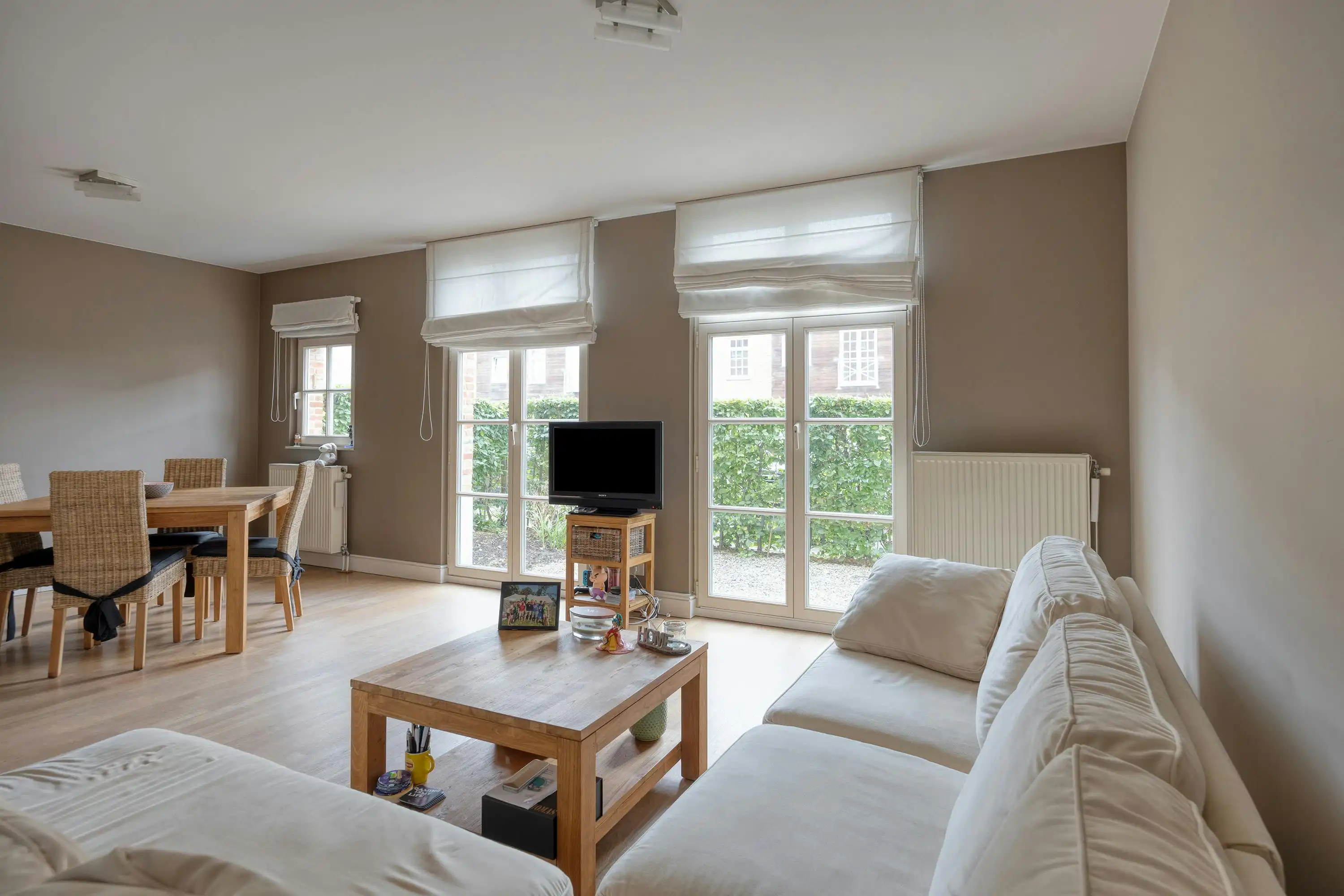 Instapklaar gelijkvloers appartement te koop in Kruibeke foto {{pictureIndex}}