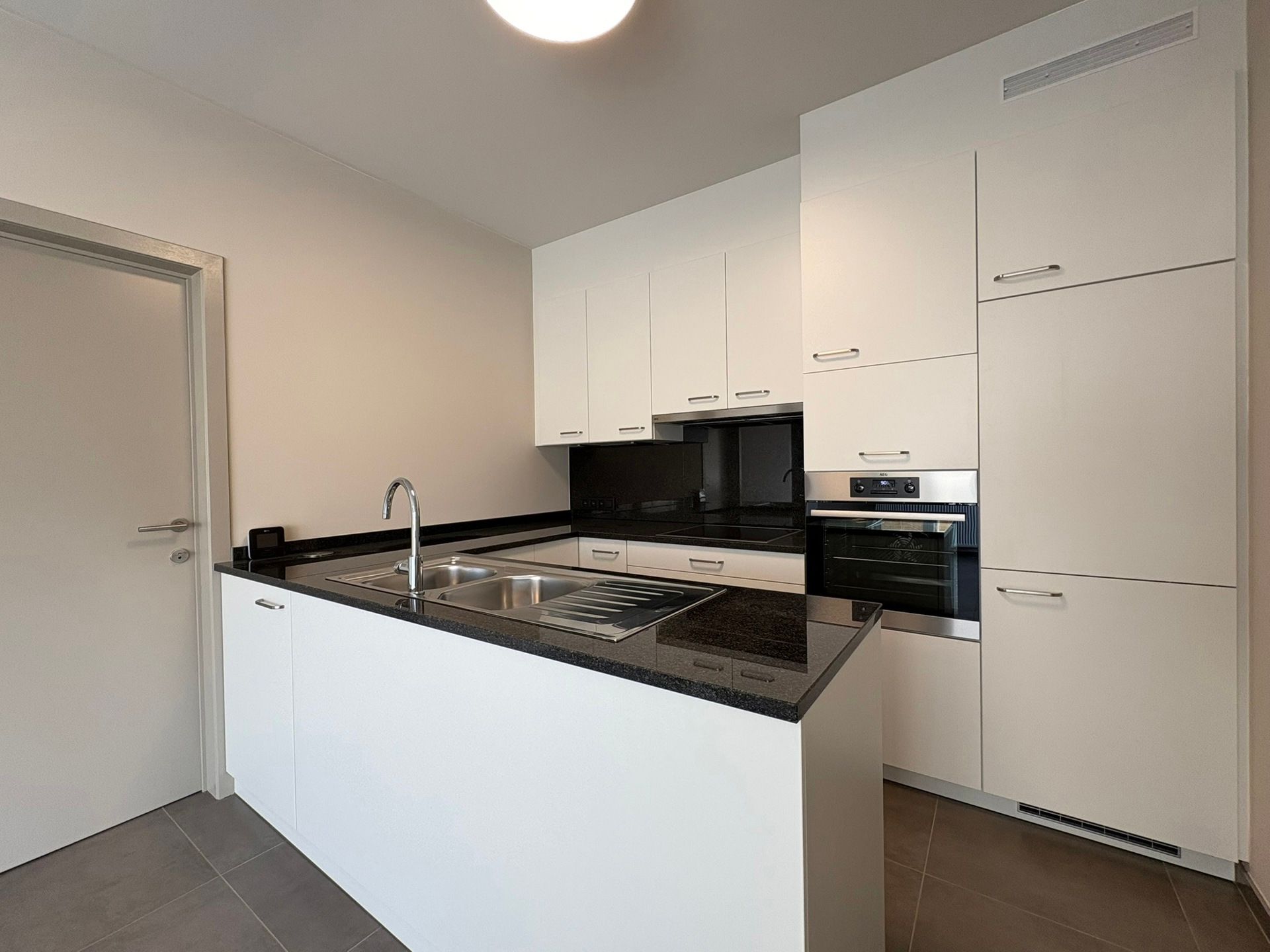 Volledig vernieuwde vrijstaande woning op rustige ligging foto 4