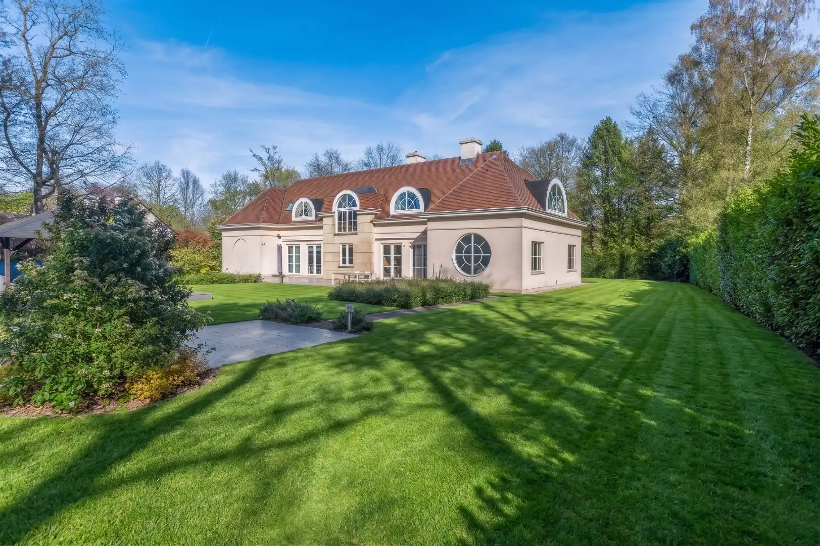 Exclusieve familievilla (413m²) op bosrijke toplocatie te Belsele foto 4
