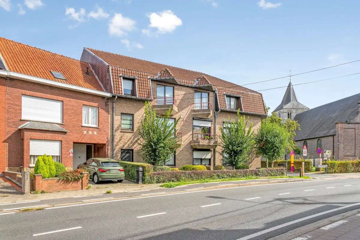 Appartement met 2 slaapkamers en garage. foto 2