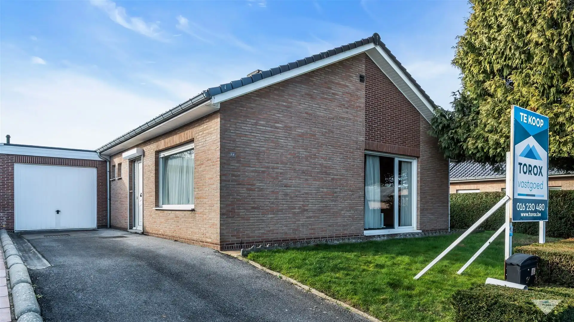 Te renoveren woning in rustige doodlopende straat foto {{pictureIndex}}