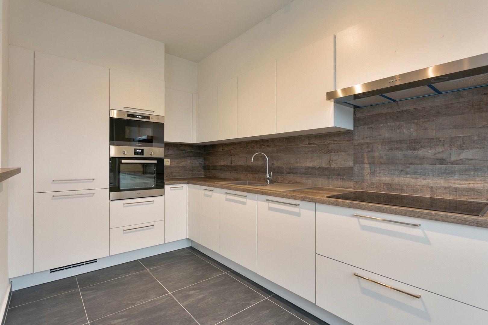Vernieuwd, ruim appartement vlak bij centrum van Brasschaat foto 3