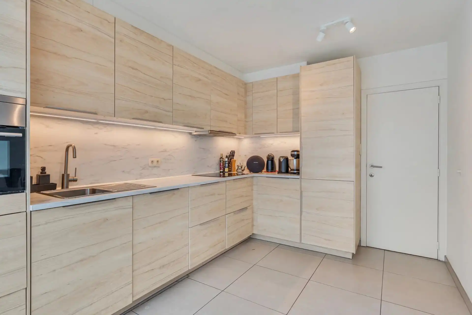 Instapklaar appartement met 2 slaapkamers in Koersel foto 2