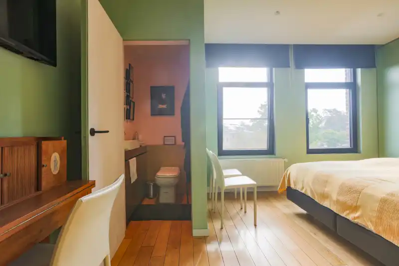 Unieke, instapklare  burgerwoning met 3 slaapkamers, aparte duplex- studio (co- housing, student...), Italiaanse tuin...(Energielabel B,  zonnepanelen...) foto 18