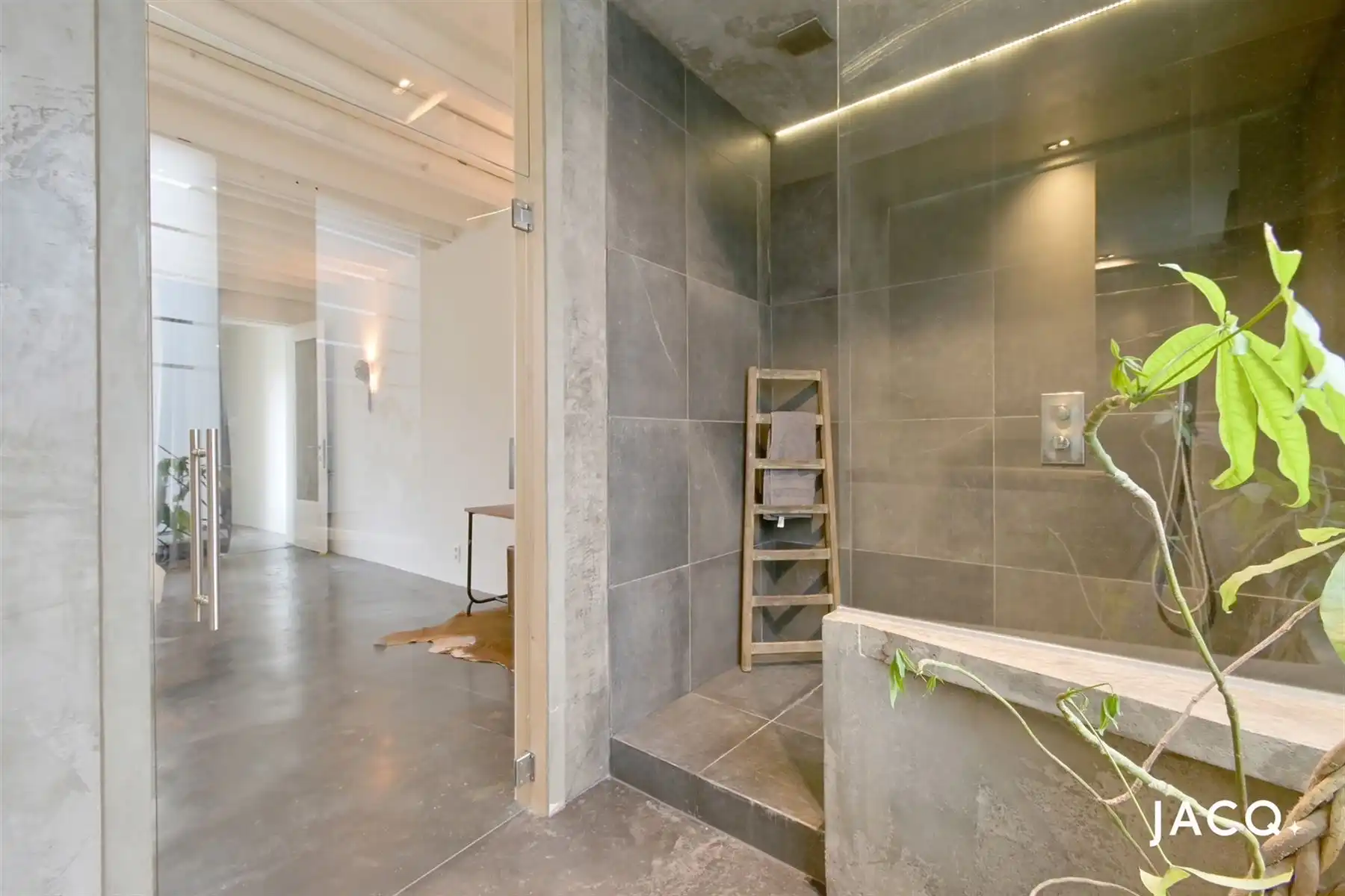 Modern gerenoveerd appartement met een authentieke toets foto 14