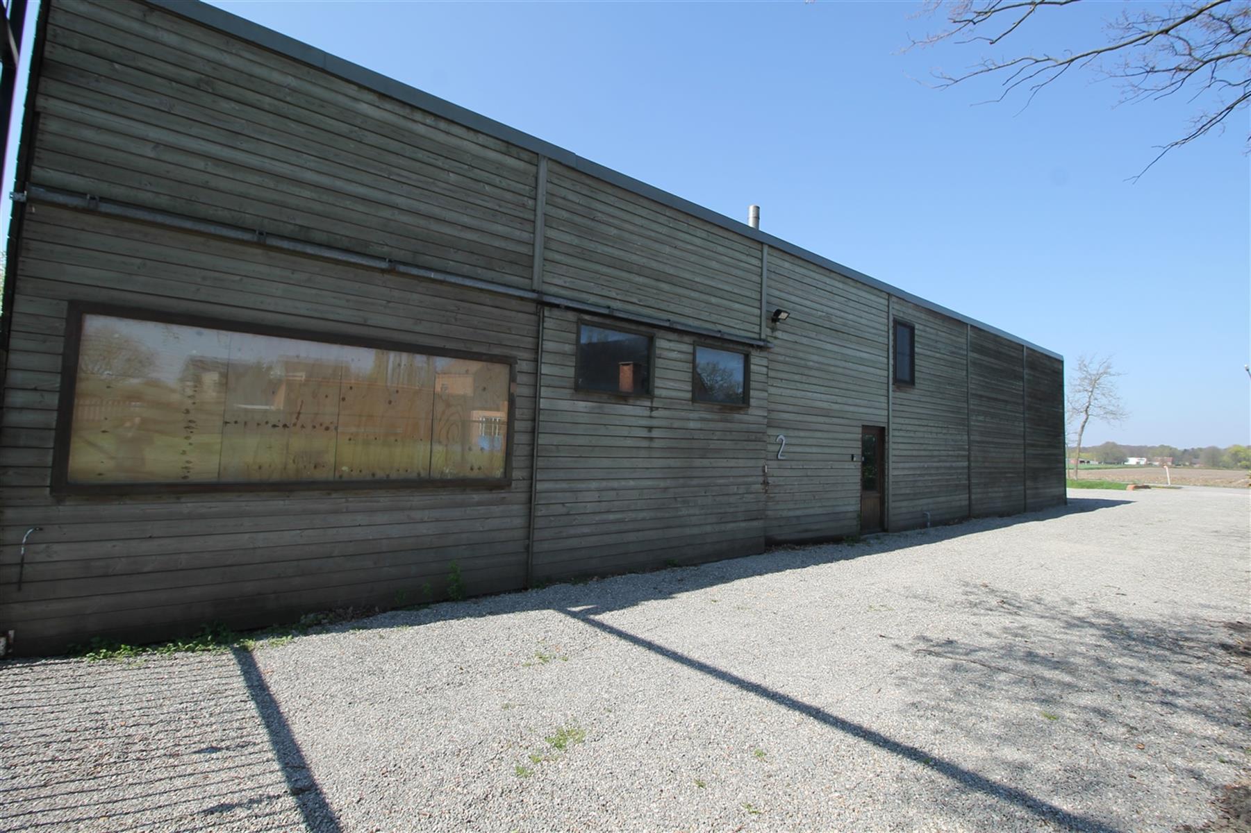 Een werkhuis-opslag-toonzaalruimte links vooraan van 175 m². foto 5