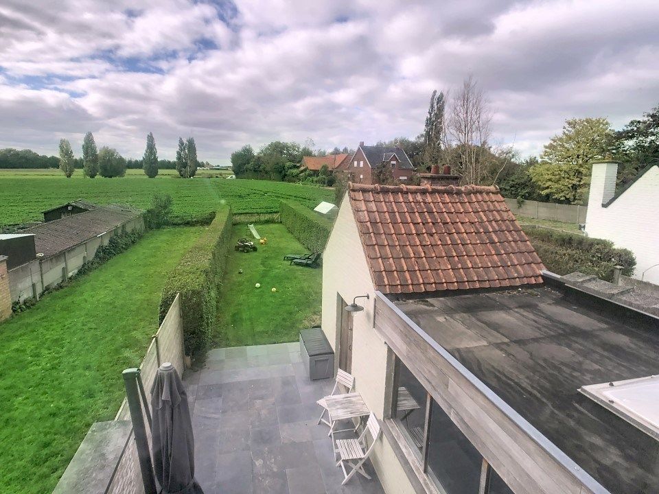 Volledig gerenoveerde woning met tuin én garage te Roeselare foto 9