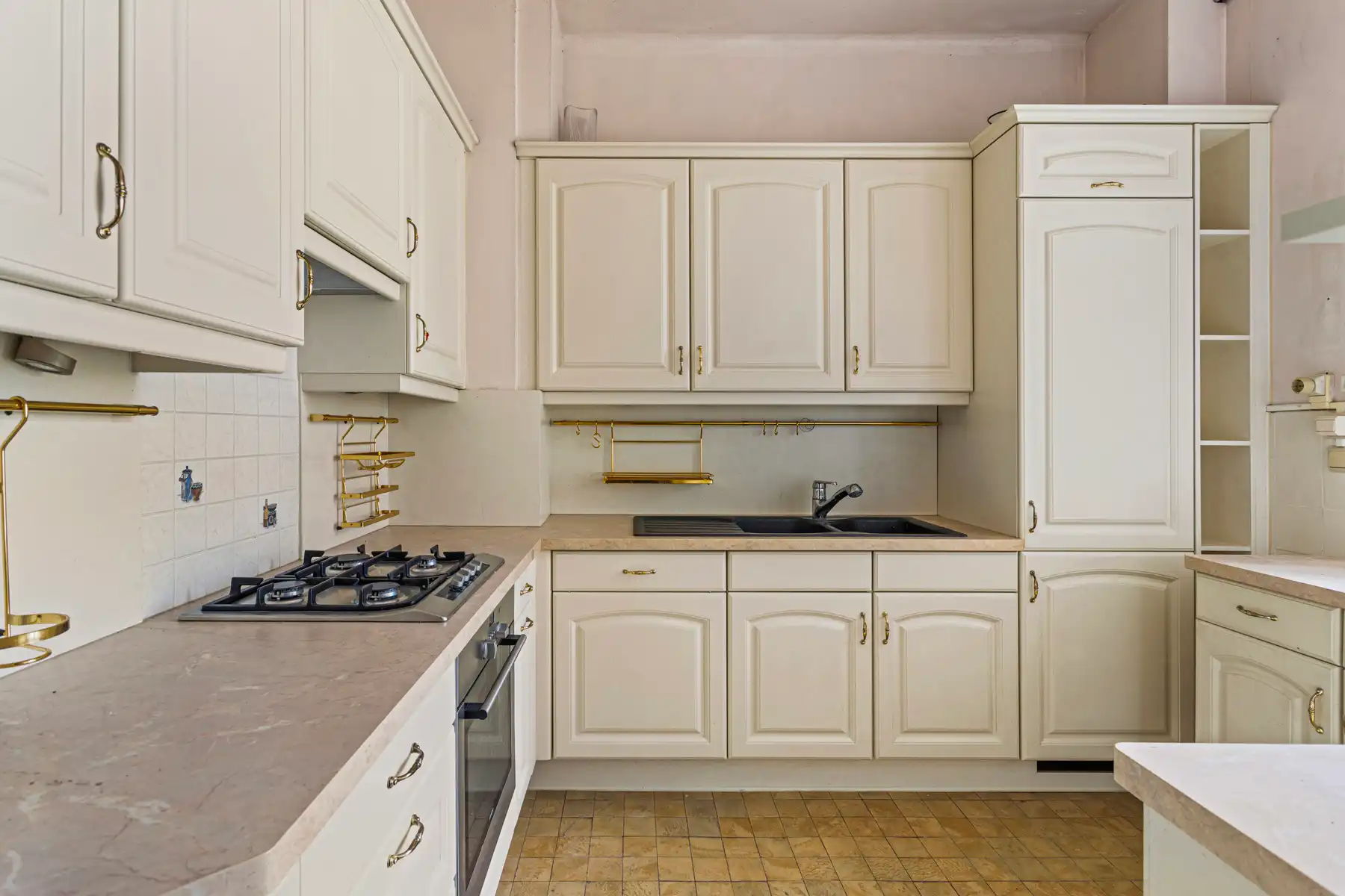 Stijlvol appartement met 1 slaapkamer in de Europese wijk foto 8