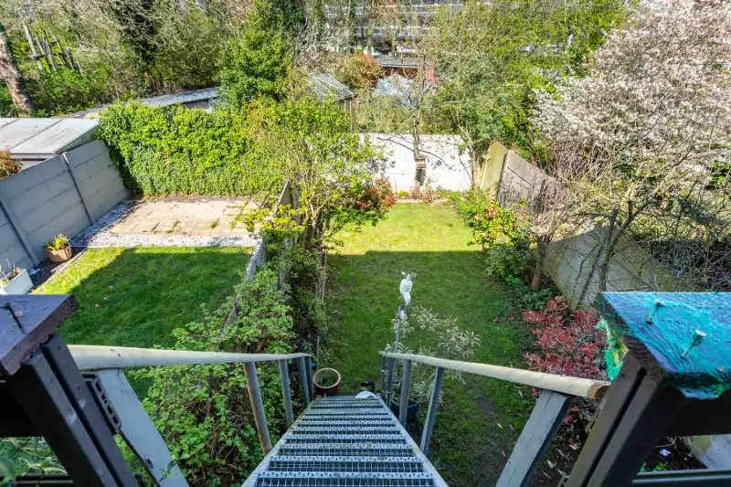 Uiterst ruime woning, veel lichtinval, mooie tuin, instapklaar! foto 12