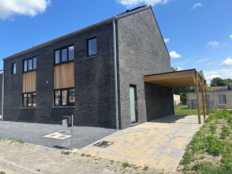 Stijlvolle nieuwbouwwoning in het centrum van Kaprijke! foto {{pictureIndex}}