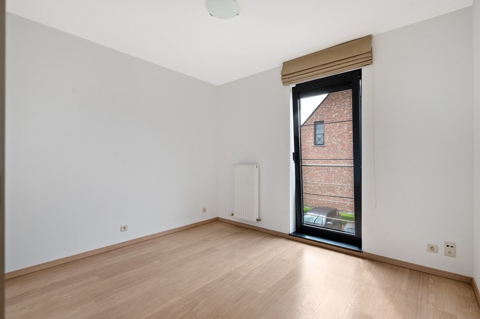 Lichtrijk en energiezuinig appartement met garage en terras. foto 12
