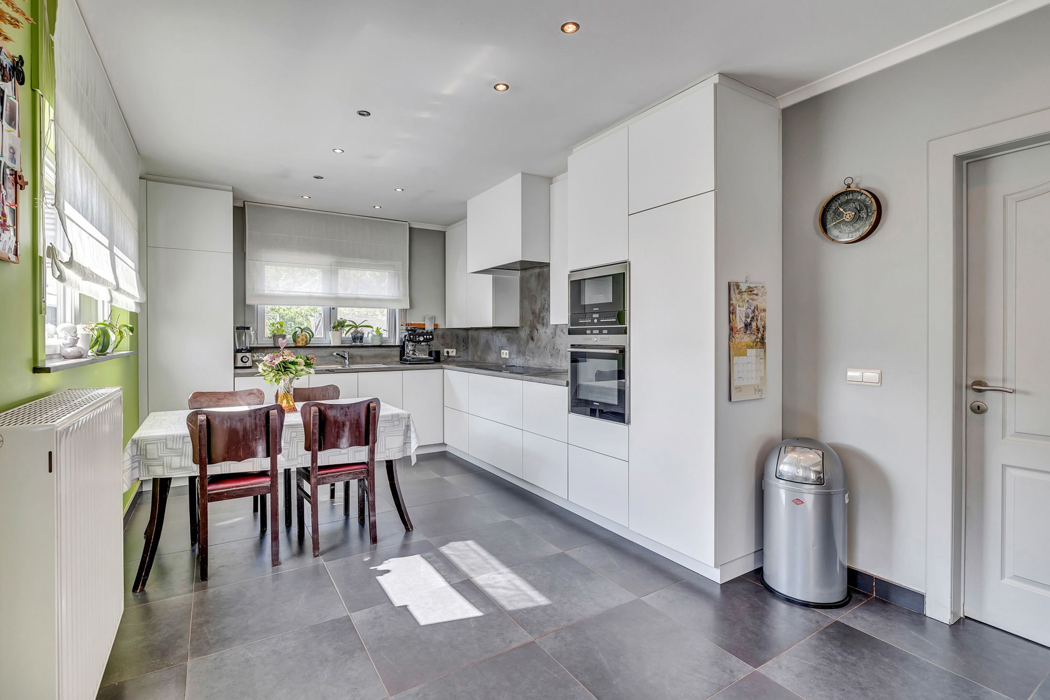 Instapklare woning met ruime garage en tuin foto 6