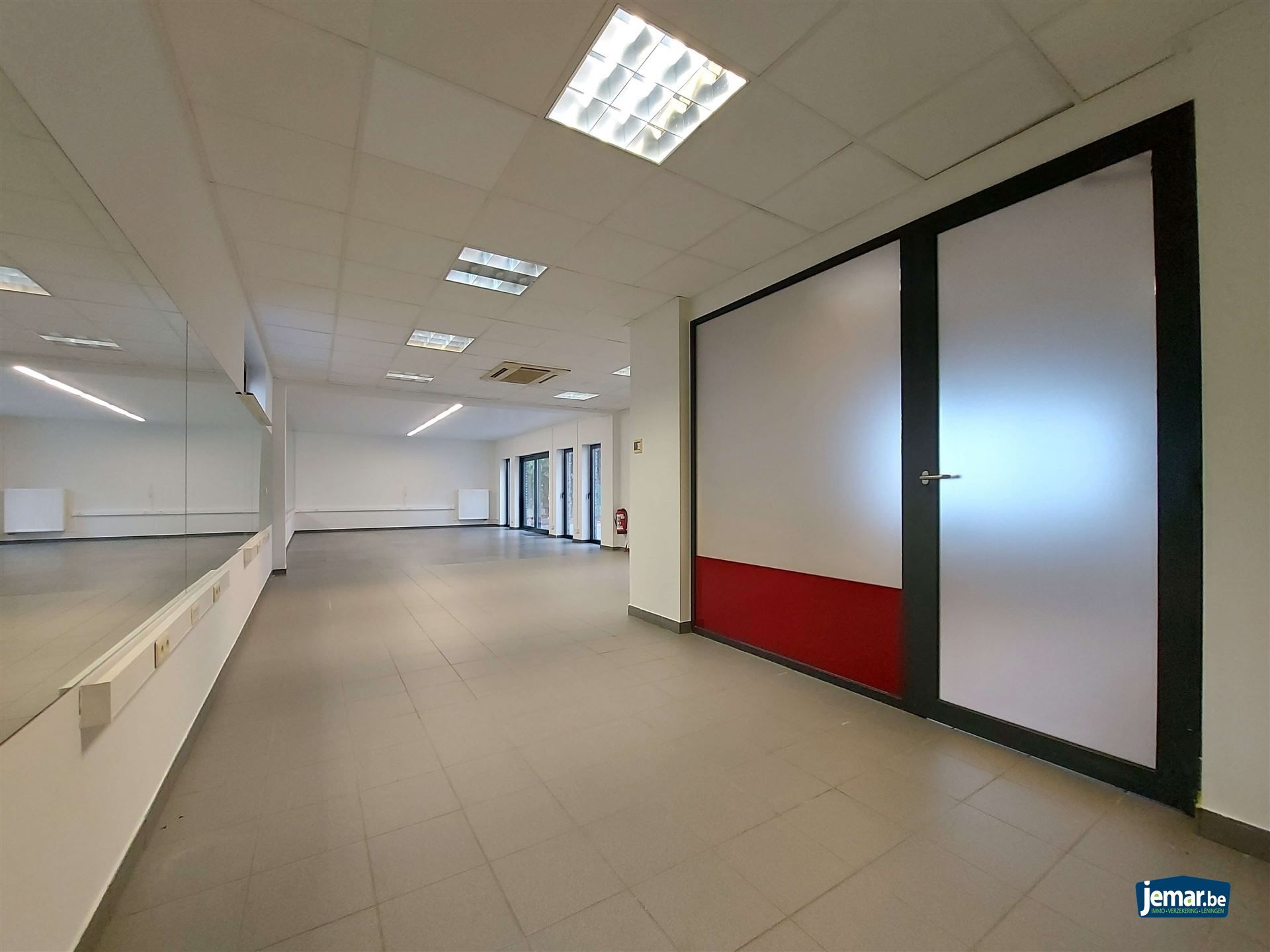 AANDELENOVERDRACHT: Handelspand met appartement foto 8