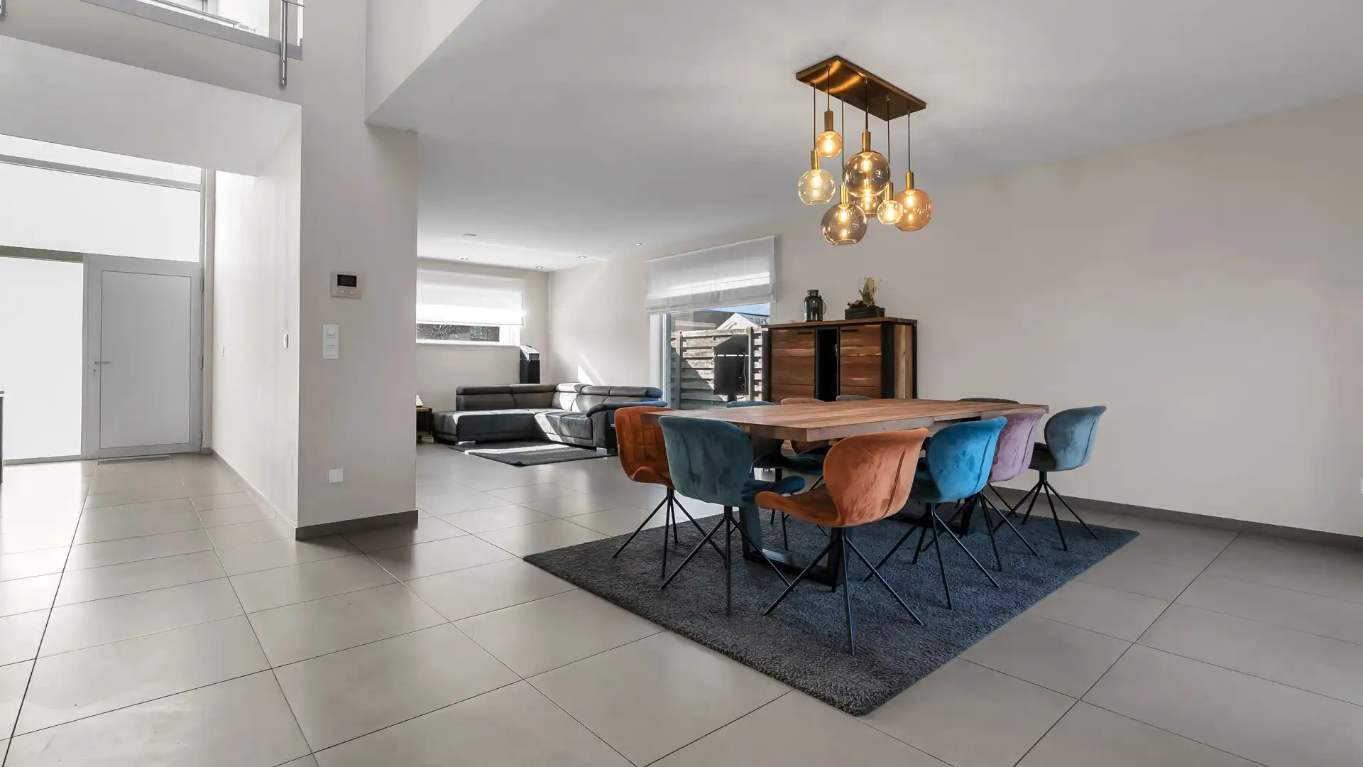 Trendy gezinswoning met open leefruimte, 4 slaapkamers en vrijstaande garage foto 4