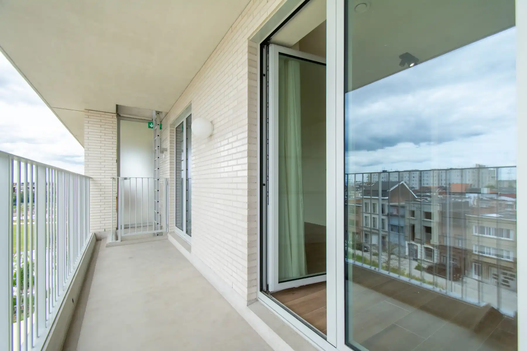 Lichtrijk nieuwbouw duplex met 2 kamers en 2 terrassen foto 6