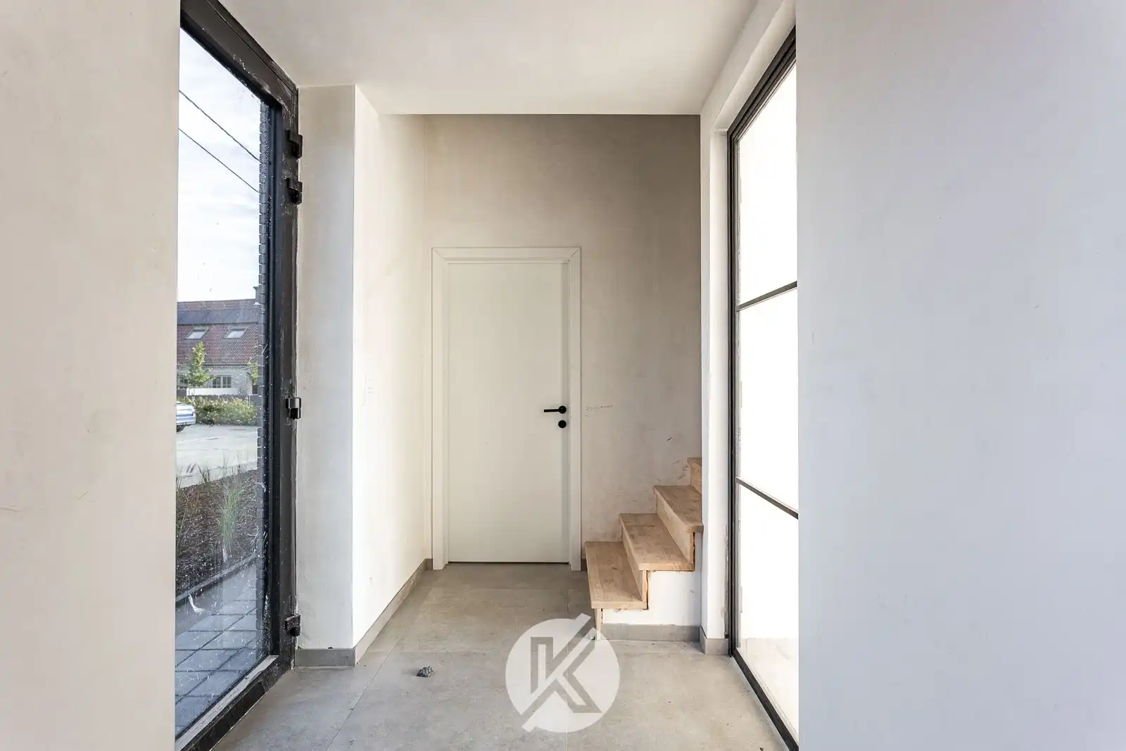 Centraal gelegen halfopen nieuwbouwwoning foto 2