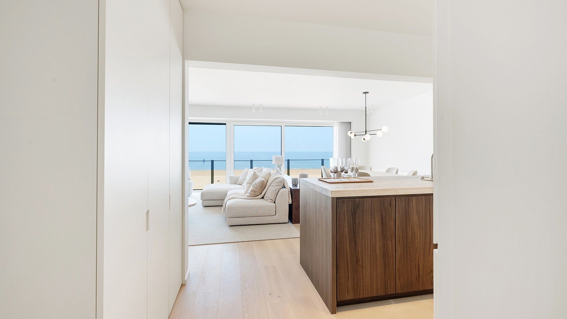 Prachtig gerenoveerd appartement met frontaal zeezicht op Albertstrand foto 12