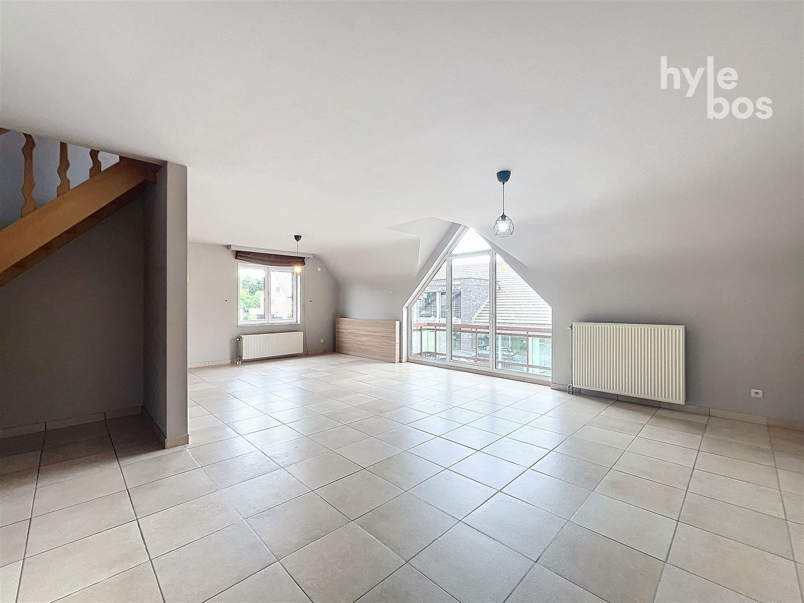 Ruim, instapklaar duplex appartement met garage foto 3