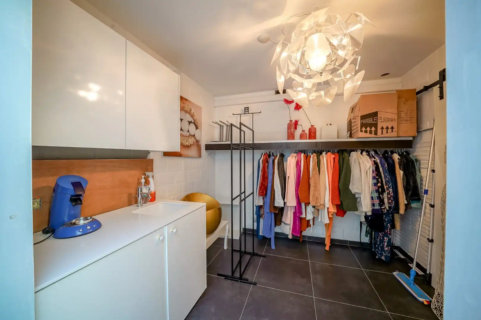 Ruime eengezinswoning in centrum Oudenburg met handelsruimte op gelijkvloers. foto 9