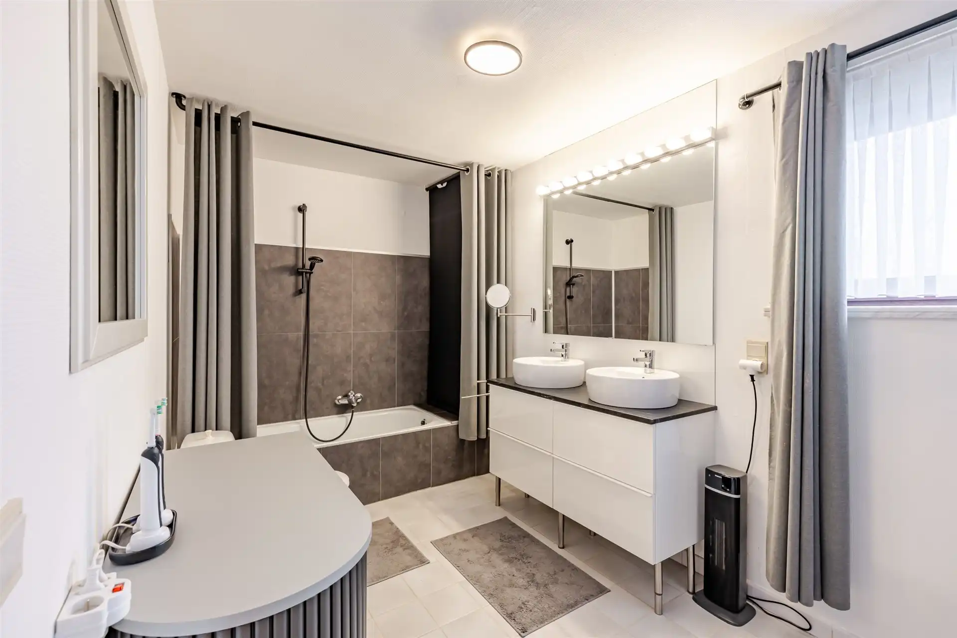 Instapklare 3 slpk halfopen bebouwing met garage in Wetteren foto 18