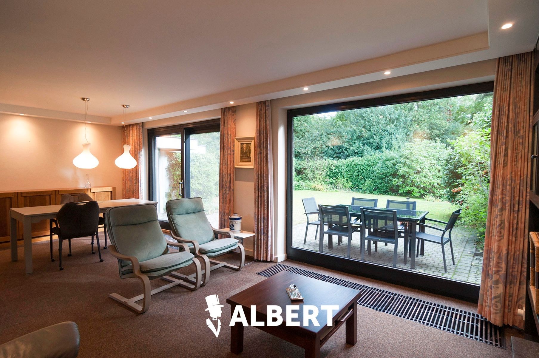 Leuke woning op toplocatie met mooie tuin en 4 slaapkamers! foto 4