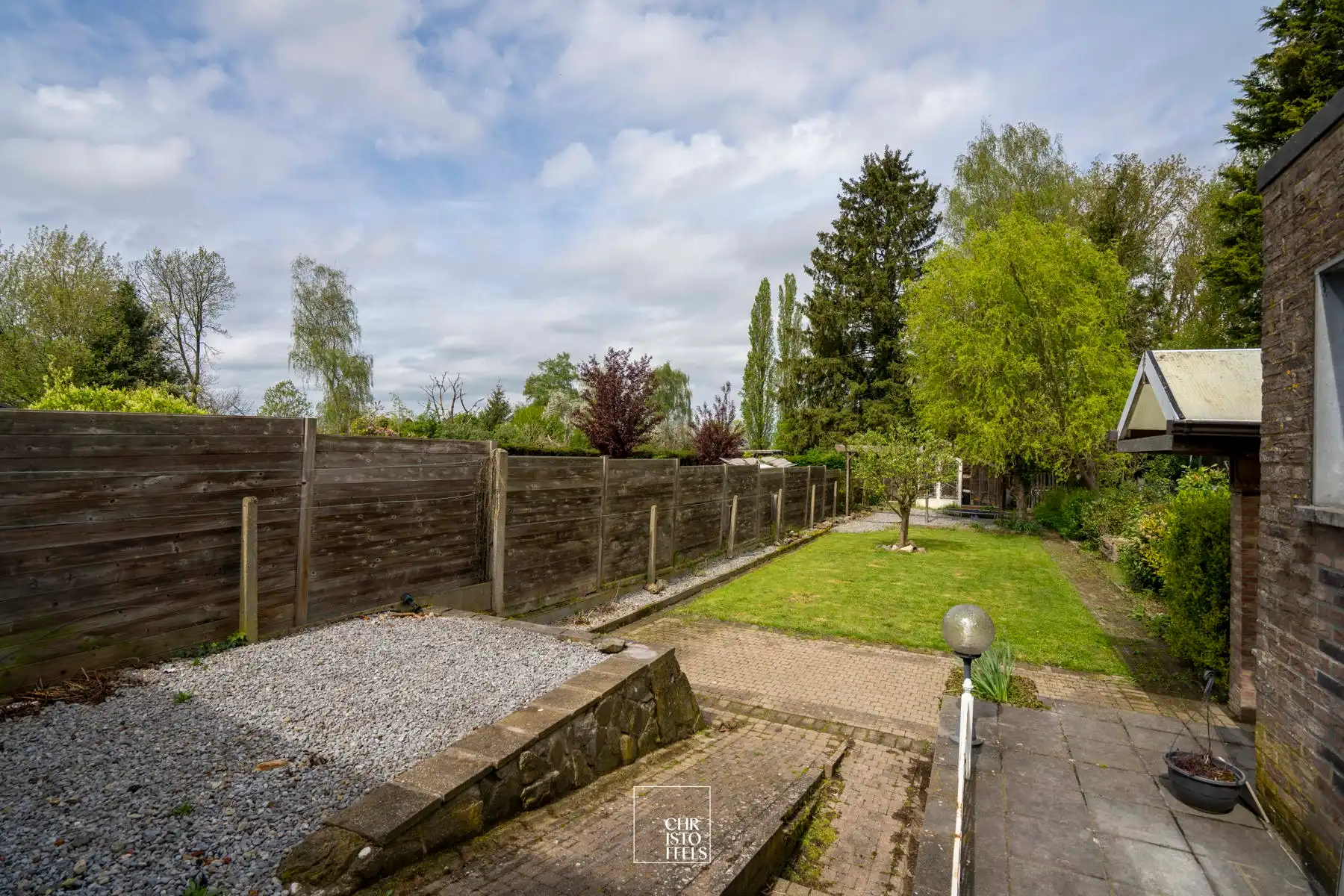 Ruime woning (199 m²) met tuin en tal van renovatiemogelijkheden! foto 17