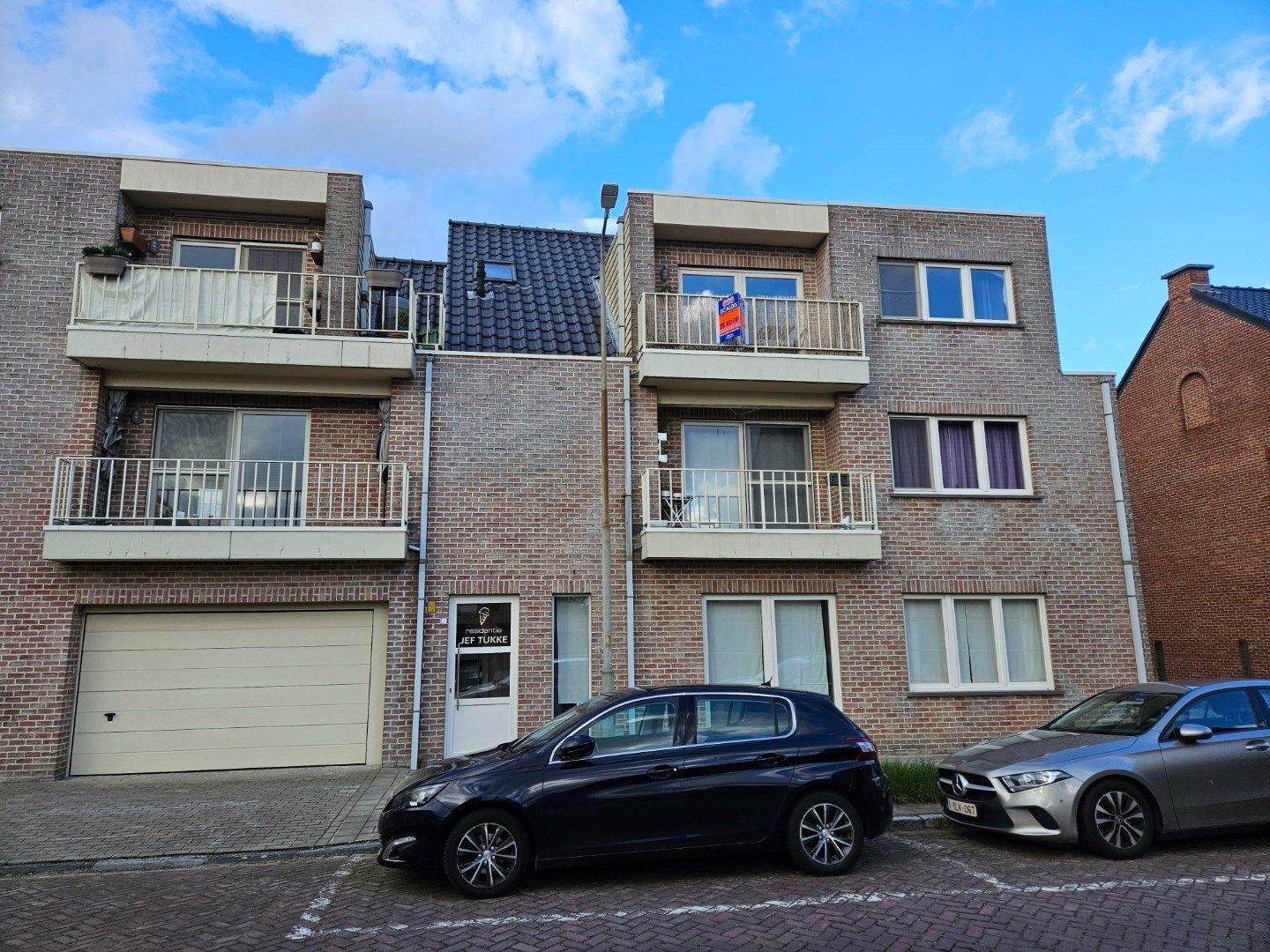 Volledig instapklaar 1 slk app nabij het centrum van Zele foto 16
