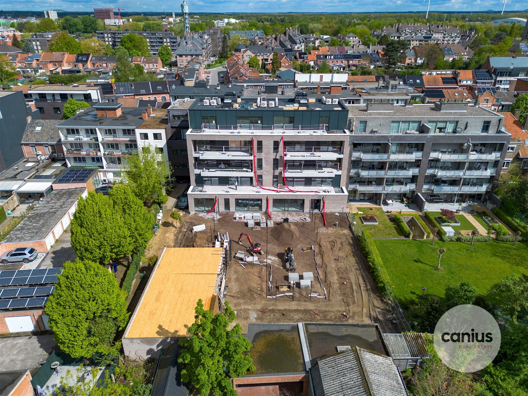 GESCHILDERDE PENTHOUSE IN HARTJE HASSELT MET 1 SLK + 2 TERRASSEN & PARKING foto 12