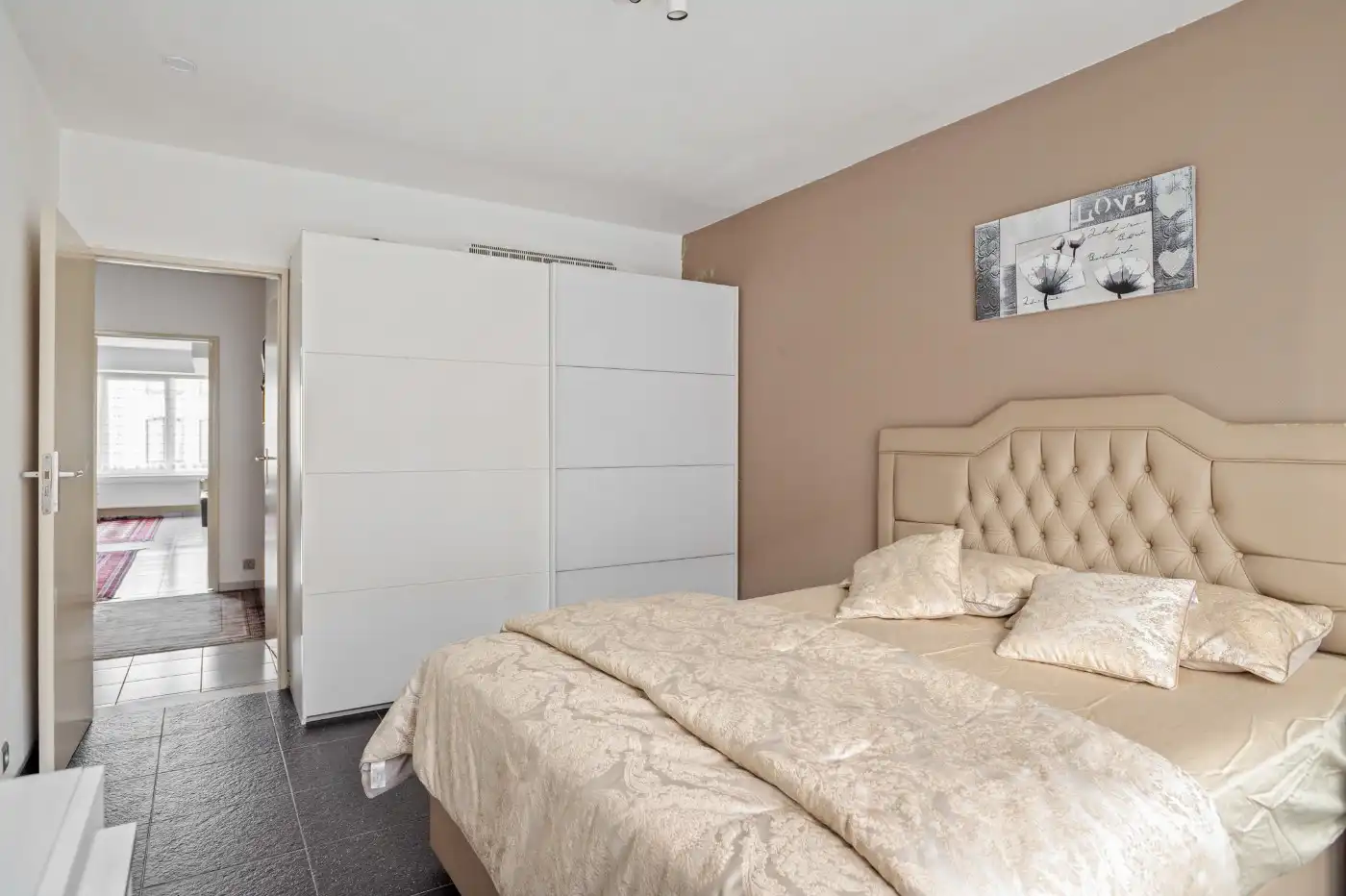 Gezellig app. op 1e verd. met 2 slpk., balkon én garage foto 9