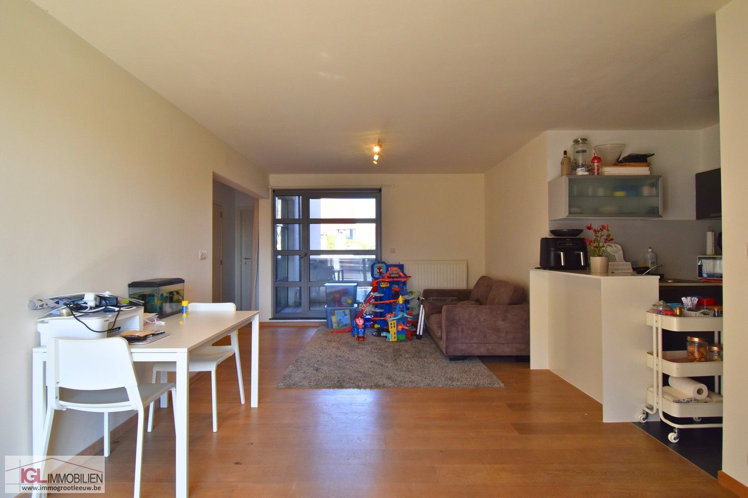 Recent appartement met 2 slaapkamers en grote garage in het centrum van Vlezenbeek foto 4