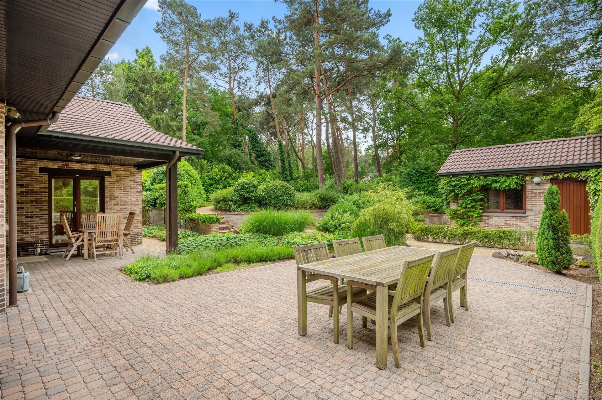 Prachtige villa met een mooie en zeer goed onderhouden tuin foto 39
