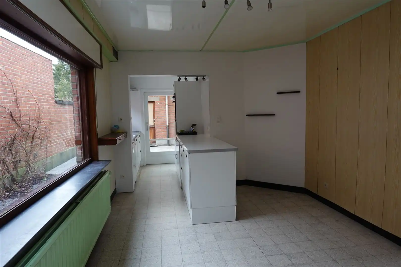 Rustig gelegen, ruime woning met 4 slaapkamers en tuin. foto 4