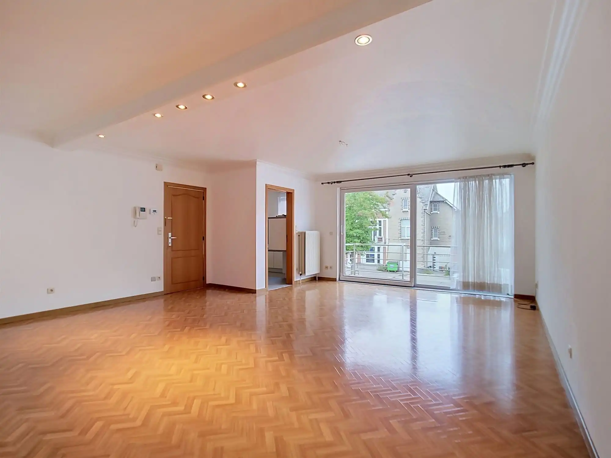 Ruim 2-slaapkamerappartement met twee terrassen op een goede locatie foto 2