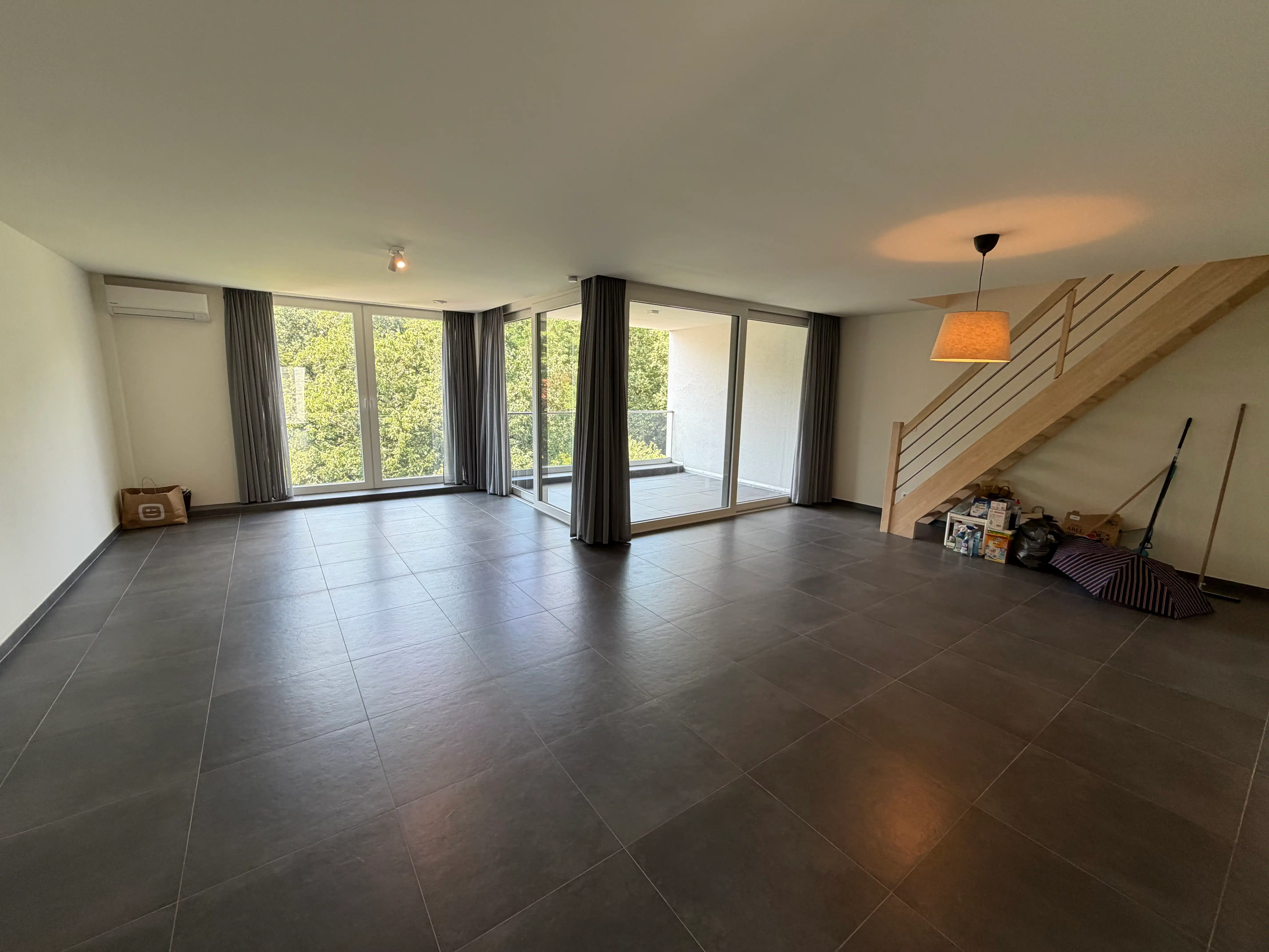 Prachtig duplexappartement met 2 slaapkamers, 2 badkamers, 2 terrassen en 1 autostaanplaats. foto 5